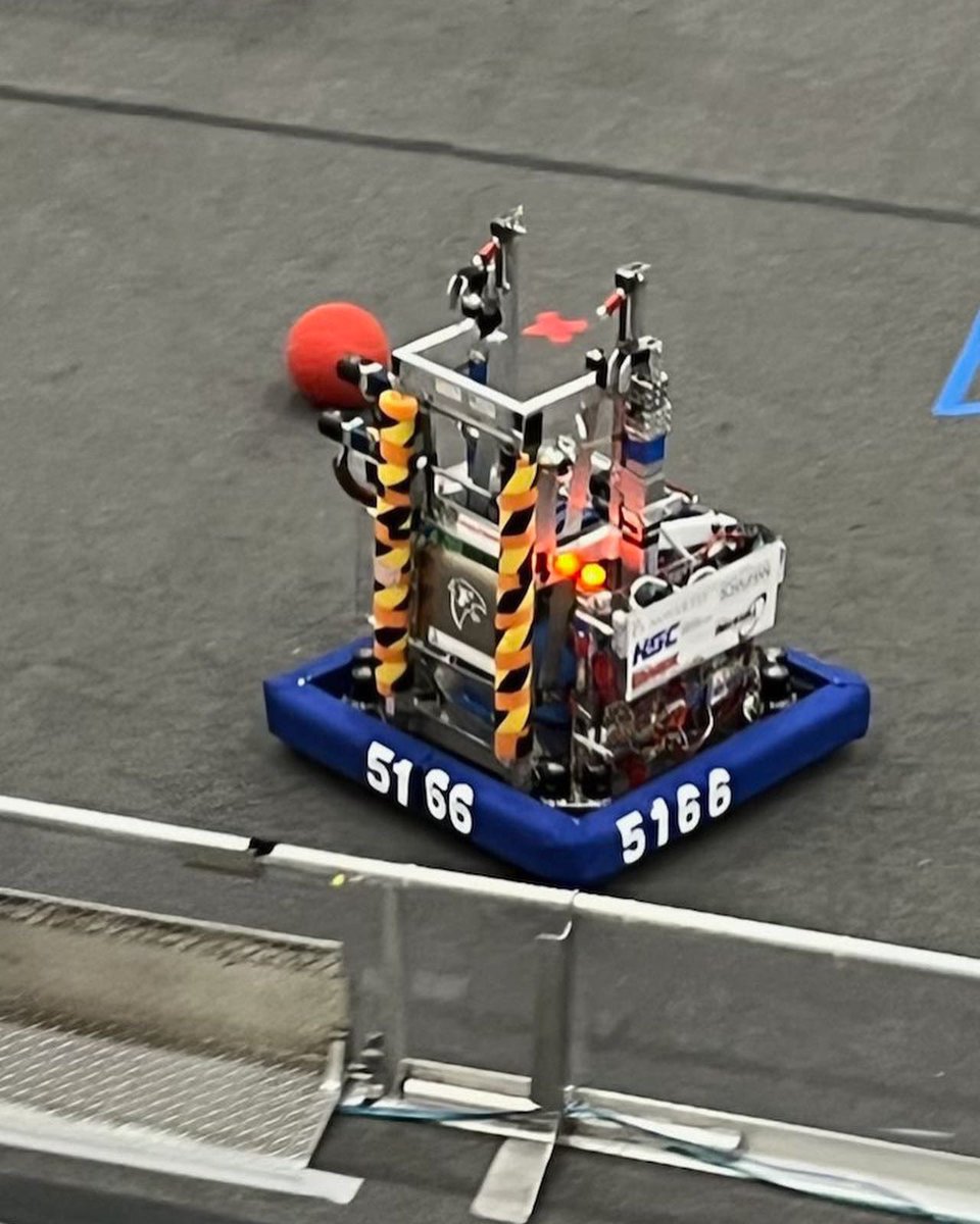 Freeland_5166's tweet photo. Look at Geoff
So cool
#FirstRoboticsCompetition #FRC #Robotics #FIRST #FirstRobotics #RapidReact #FRC2022 #RapidReact2022 #FirstInMichigan #Michigan https://t.co/rnpuh4bPbJ