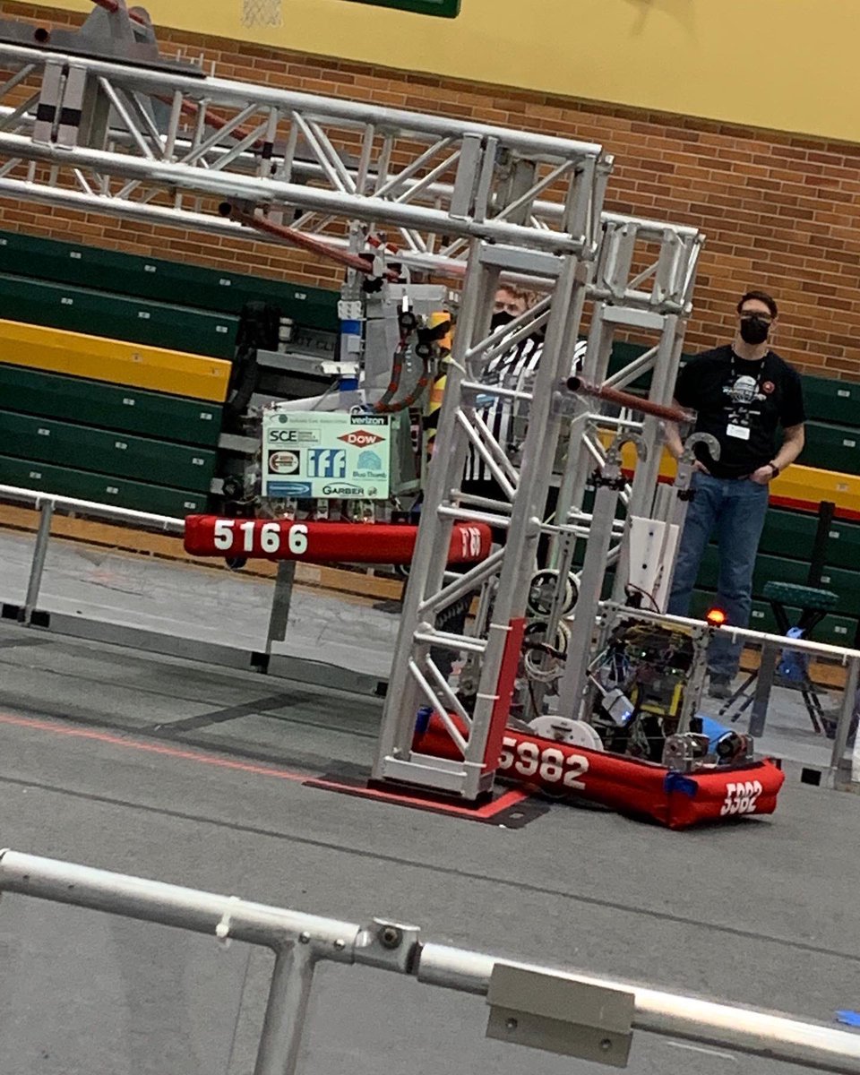Freeland_5166's tweet photo. Look at Geoff
So cool
#FirstRoboticsCompetition #FRC #Robotics #FIRST #FirstRobotics #RapidReact #FRC2022 #RapidReact2022 #FirstInMichigan #Michigan https://t.co/rnpuh4bPbJ