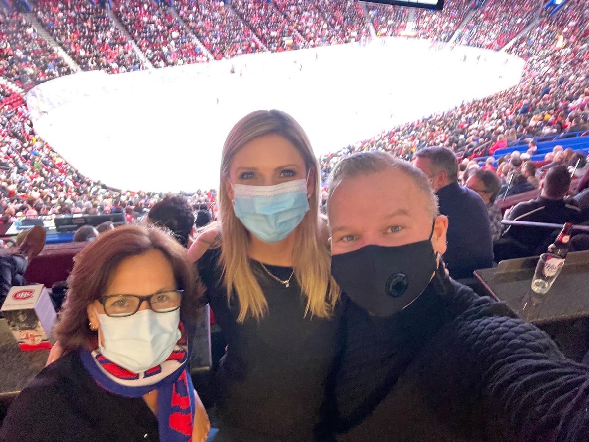 ChantalOnAir's tweet photo. First group outing with the whole @CHOM97 fam! @CanadiensMTL https://t.co/2Y1pmhVIgH