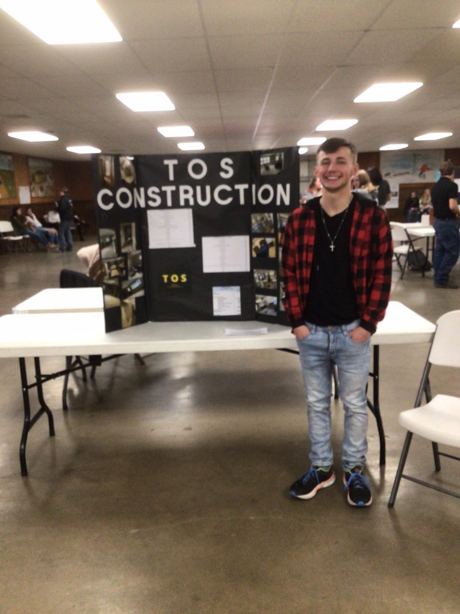 Christy71543063's tweet photo. Shout out to @GCSJackrabbits for ANOTHER successful #YEC! The amount of community support for these young entrepreneurs amazes me more every year! Congratulations to all! @StartupCats @ecomm_ks @ChristyHopkins9 @bhenry_ks @wKREDA1 @goventuredash https://t.co/FsDOWSmJGx