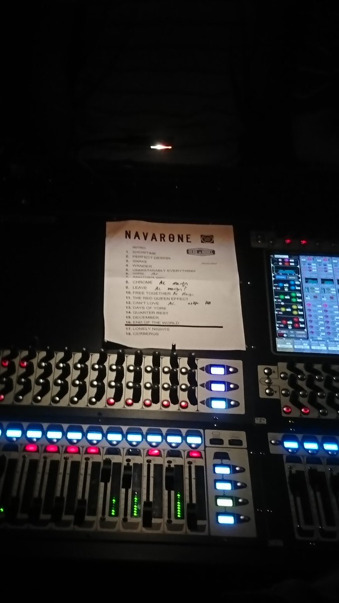 rsroestar's tweet photo. Wat een supervette live band is het toch. #Navarone in @gebr_nobel en in @nachtplaten 🎸 😎 met mijn favoriet #DaysOfYore https://t.co/FfyD4IDtHZ