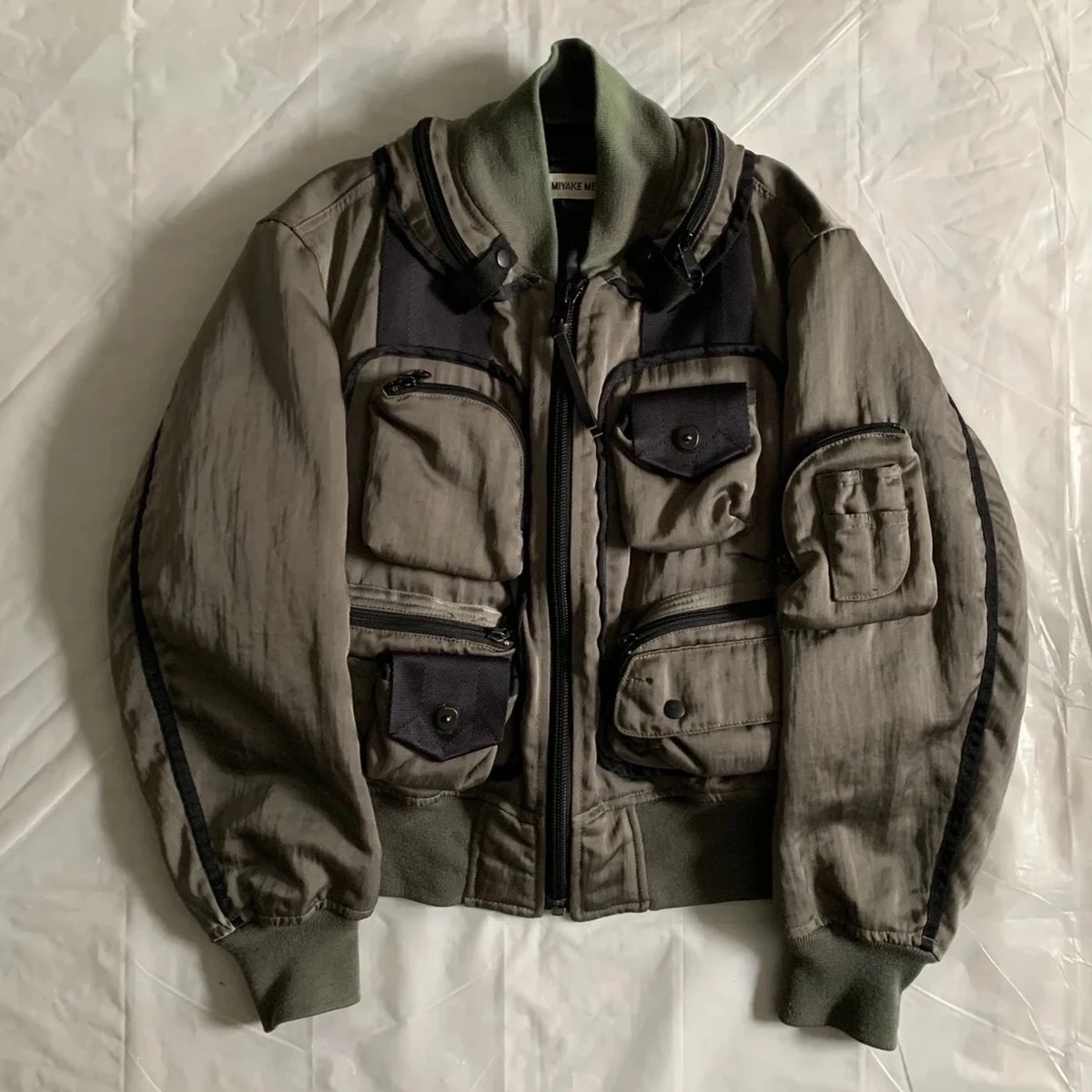 grailed's tweet photo. Issey Miyake 1996AW Parachute Cargo Bomber from seller 'officialhighstreet.

https://t.co/89kmORoBHu https://t.co/QiTOPPFumJ