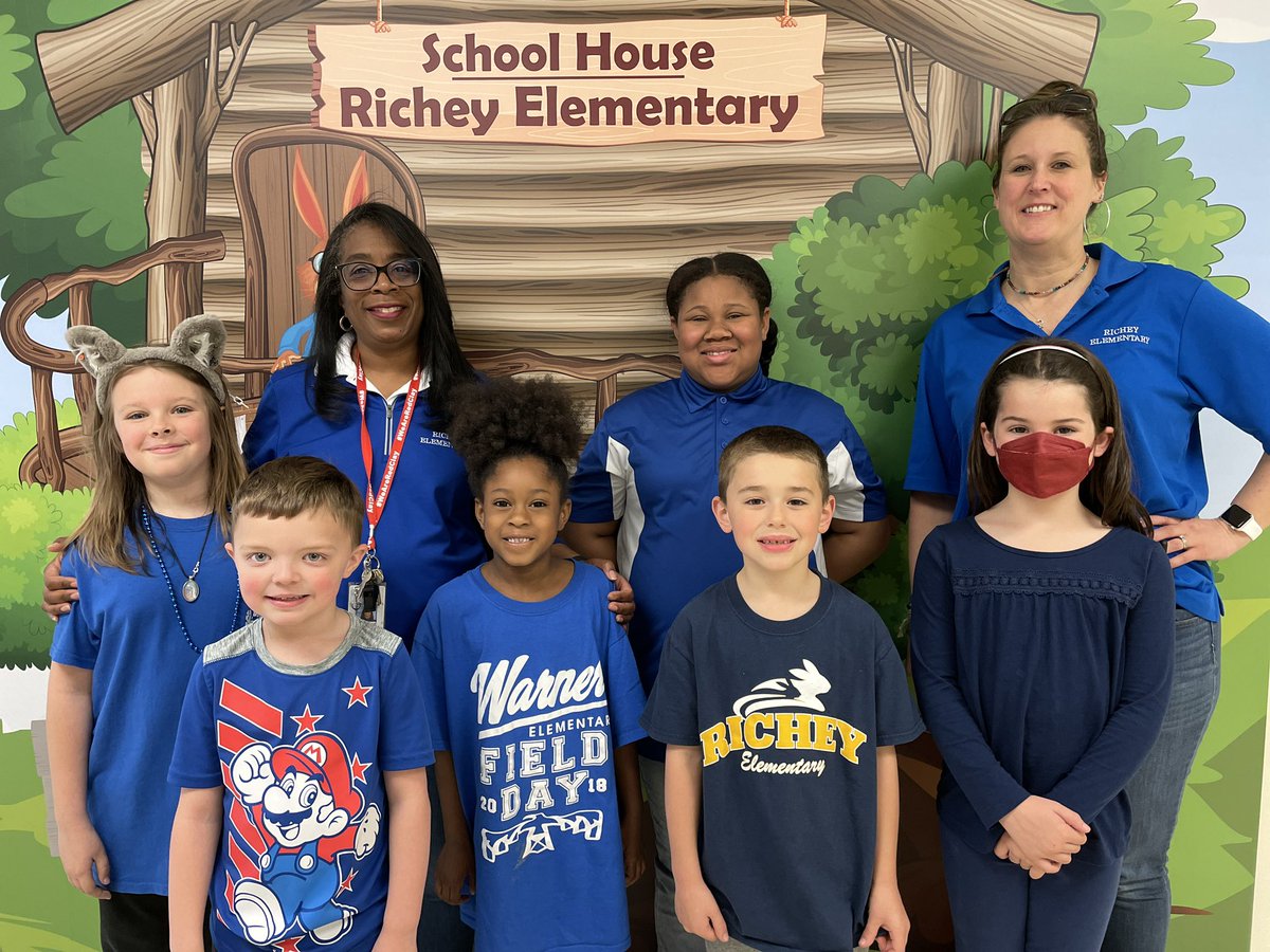 DrArmstrong1908's tweet photo. Supporting Warner Elementary in our blue and white! #RicheyRabbits #WarnerStrong #HisNameIsNewt
@RedClaySchools @RicheyRabbits https://t.co/fFVechI0FX