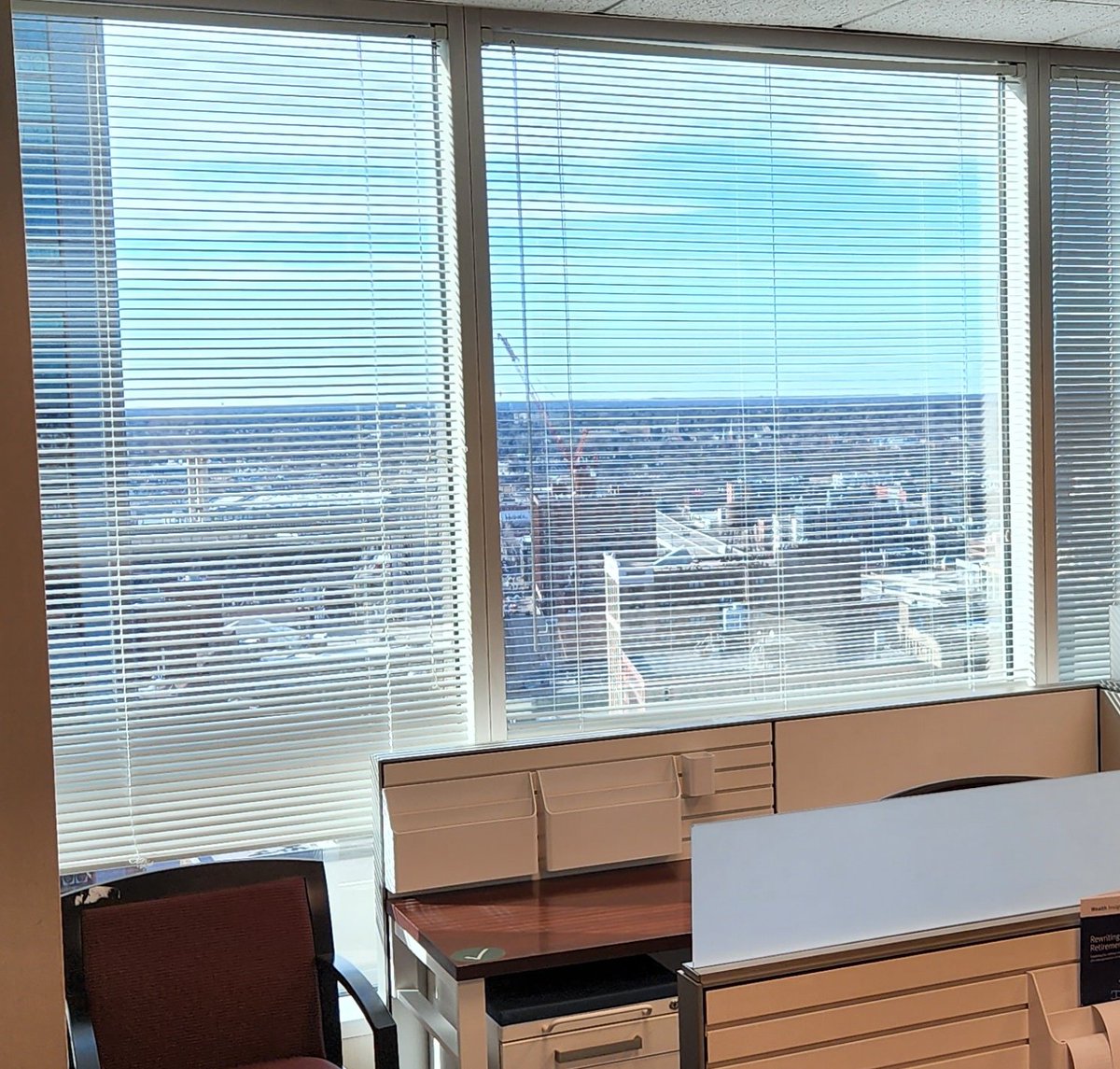 taphenow's tweet photo. @gadfly2727 You're not the only one. Wasn't a great view but gonna miss my window. https://t.co/0rA9abIil3