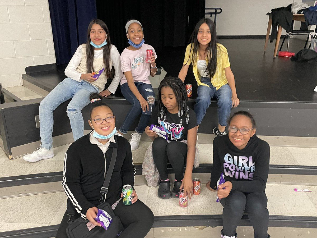 erineaton33's tweet photo. PBIS party for the grade with the least amount of tardies and office referrals this month! Congratulations 6th grade! Games, cornhole, snacks, basketball, dancing and fun! @mslisasheppard @Adams_Eagles #GreatFuturesStartRightHere #WWCSD #PBIS https://t.co/vo4Ydsgn8F