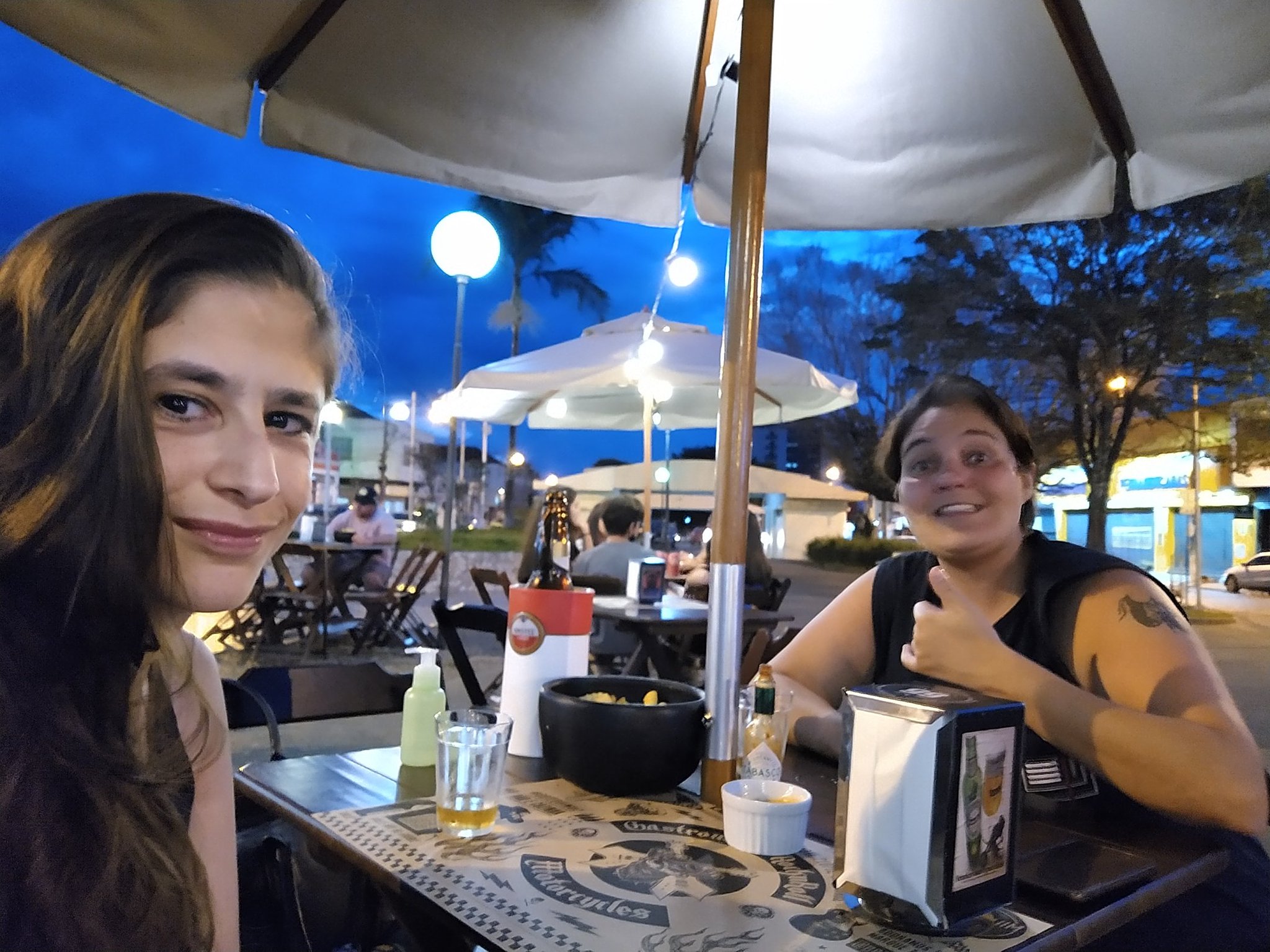 Eliza on Twitter: "A mulher trabalhadora com cara de cansada que depois