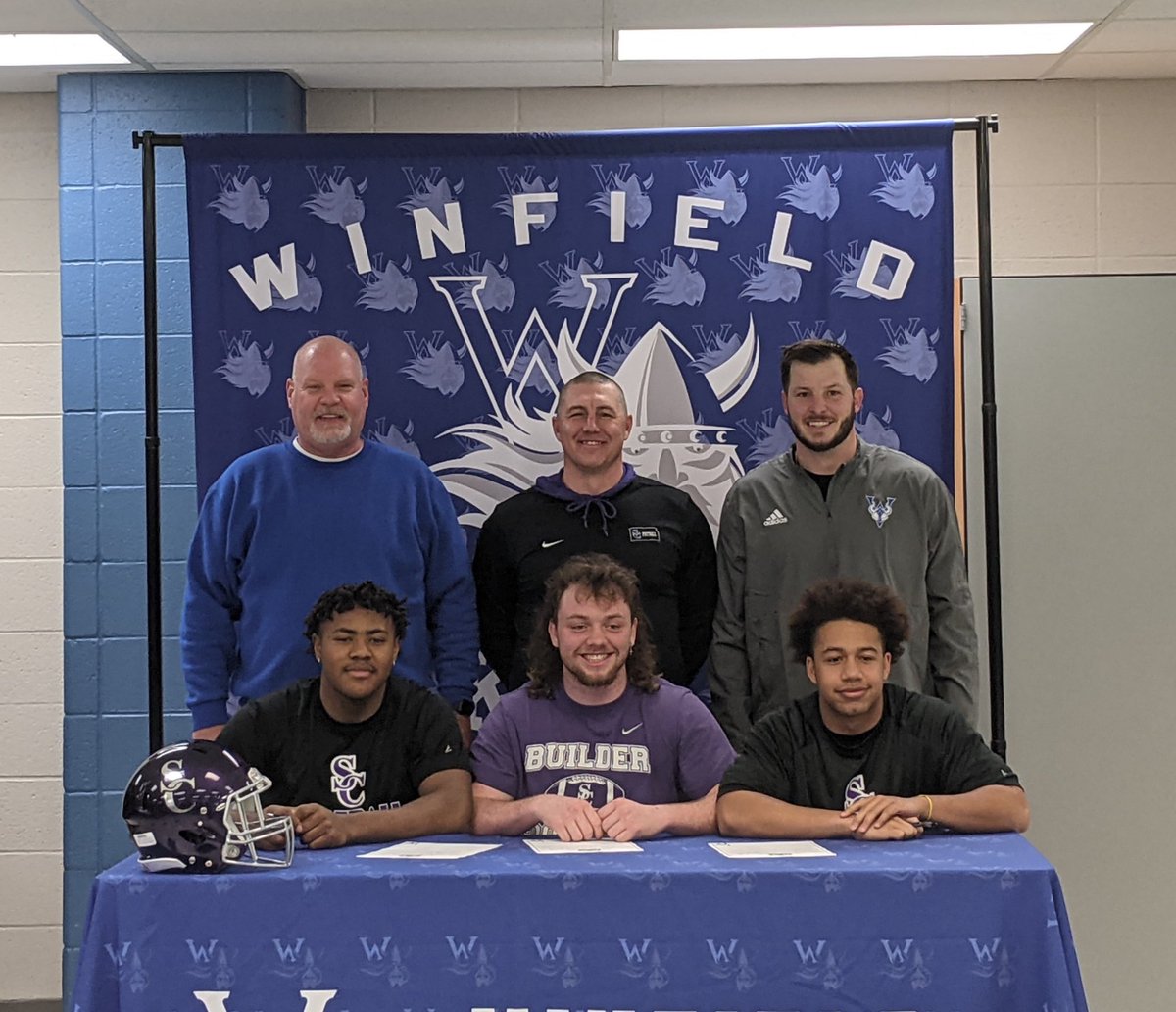 JohnKaufman20's tweet photo. Congratulations to A. Acosta, J. Angle and R. Yingling on signing with ⁦@BuilderFootball⁩! https://t.co/JvnfsY8kUm