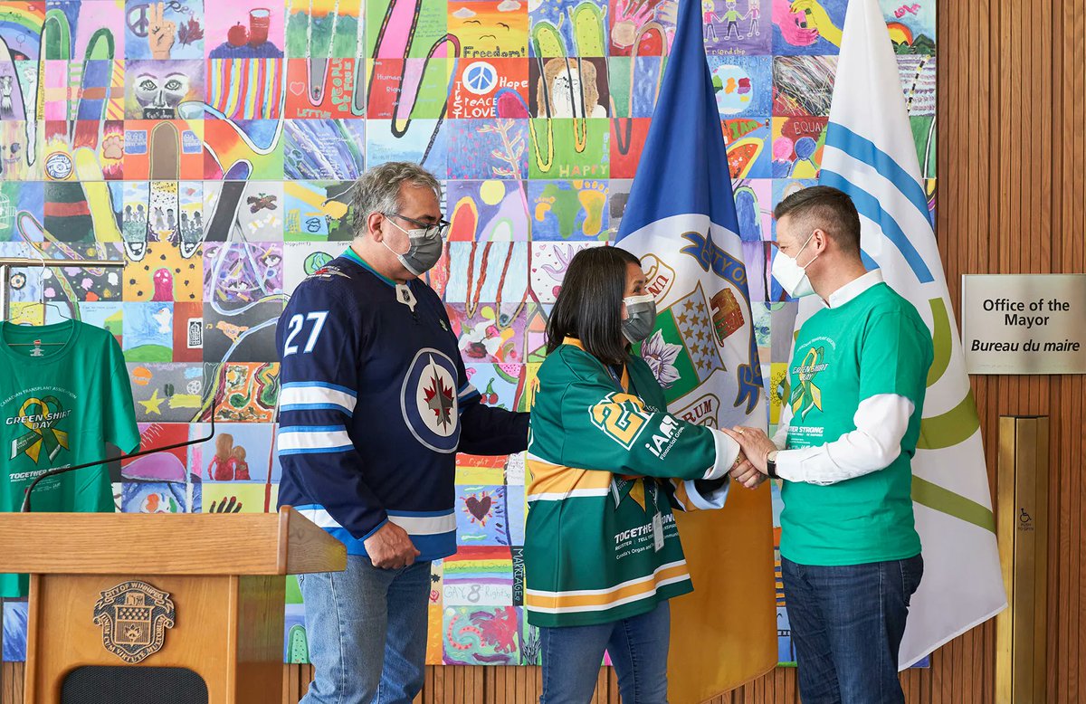 BrianTDBowman's tweet photo. Today, I presented Wpg's highest honour–the Key to the City–to @Bouletbe &amp; @TobyBoulet in recognition of the awareness they continue to create on the importance of organ donation in the loving memory of their son, Logan>> https://t.co/r7eXQ6ywn4
#LoganBouletEffect #SignUpForLife https://t.co/Ed9i4ix24E