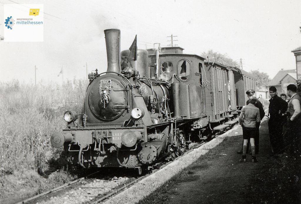 Bis zum 27. März 2022 ist die  Ausstellung „150 Jahre Oberhessische Eisenbahn“ im Grünberger Barfüßerkloster von 14-17 Uhr heöffnet: Fotografien, Pläne und Informationen über die Historie der Eisenbahnen und Bahnhöfe in der Großgemeinde Grünberg. #Mittelhessen #Industriekultur