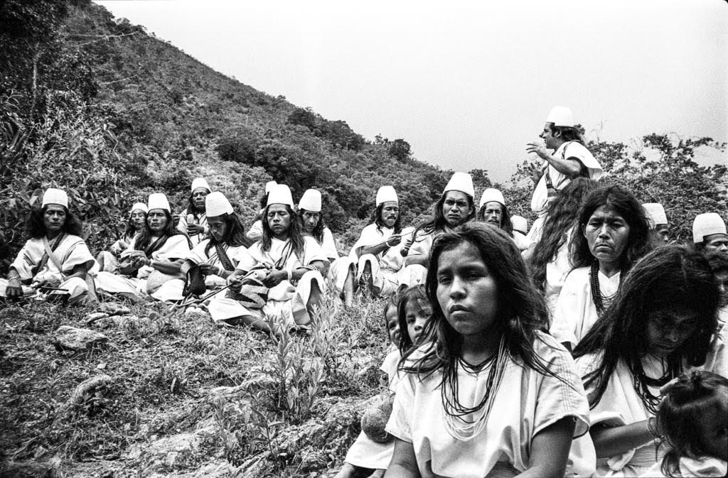 Mi comunidad ha vivido un sistema de discriminación racial, exclusión política, dominación, despojo territorial y cultural, y un desarrollo social clasista, haciéndonos creer que nuestras expresiones deben estar acorde con este sistema que se ha construido en la historia de 🇨🇴.