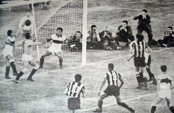 HistoriaCAP's tweet photo. 🇺🇾 𝘿𝙪𝙚𝙡𝙤 𝙙𝙚 𝘿𝙚𝙘𝙖𝙣𝙤𝙨 🇵🇾

🔜 Por fase de grupos de la Copa @Libertadores, @elClubOlimpia y @OficialCAP volverán a enfrentarse como en aquella final de 1960, en la primera edición del torneo. https://t.co/m6VL7QC6UB
