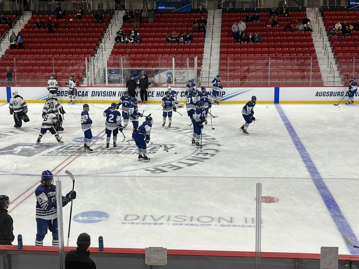 Our @CCC_Sports champs are on the ice! Go <a href="/UNESports/">UNE Athletics</a> <a href="/UNEhockey/">UNE Hockey</a> 

#CCCMIH <a href="/d3hky/">D3hockey.com</a>
