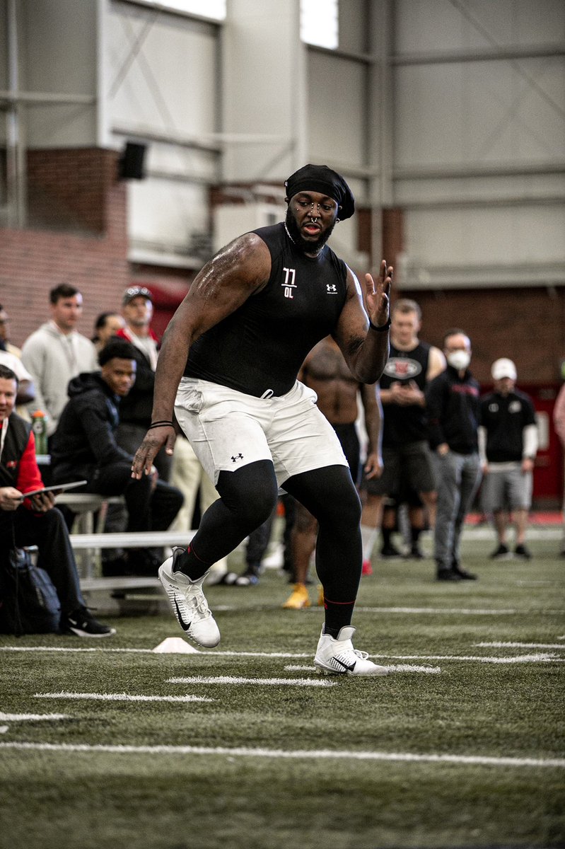 Utah_Football's tweet photo. .@BamideleOlaseni showed out at #UtahProDay 👀💰 https://t.co/F5hXwxuGjz