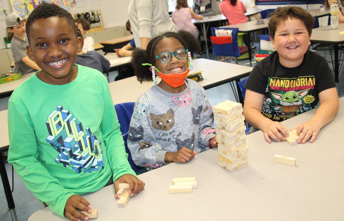 SpencerportCSD's tweet photo. Our elementary students enjoyed a fun Day of Play, with activities that focused on the social-emotional aspects of play, taking turns, sportsmanship, and friendships. #BernabiSCSD https://t.co/67FGkYzayJ