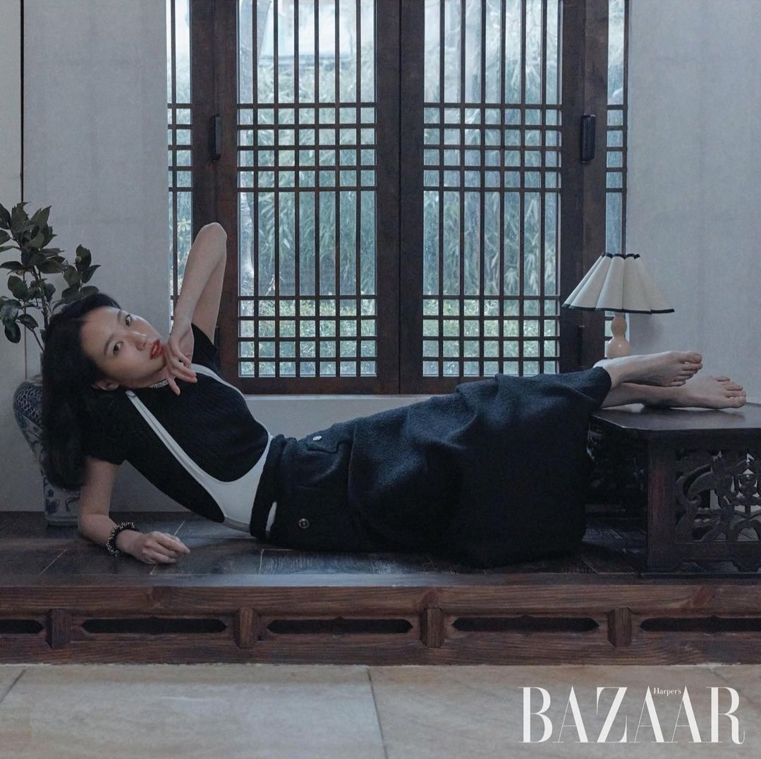 KuweenGoEun's tweet photo. A Beautiful Collection 🤍

Sarang, Love. Pyeonghwa, Peace. Chanel, Bazaar.

-GoEun

#KimGoEun #김고은 
#CHANEL #CHANELSpringSummer https://t.co/1jjA5saNXQ
