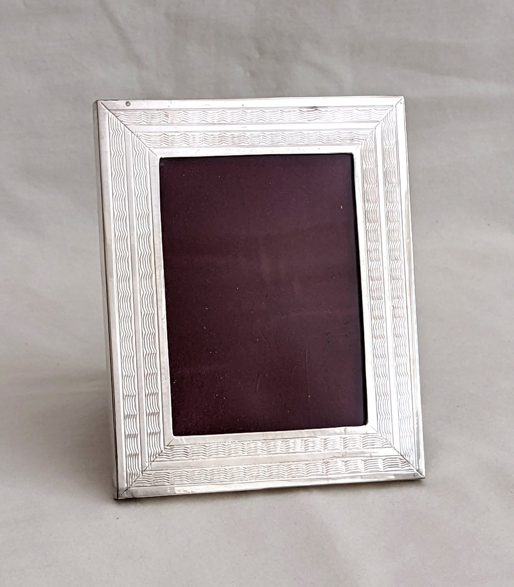 teri_goodson's tweet image. Silver (tests .900 or higher) photo frame, easel back; 5 x 4 x 4 inches; S.T. Silver mark 

etsy.me/3qC1Ie7 #silverphotoframe #sterlingusmadephotoframe #sterlingeaselbackphotoframe
