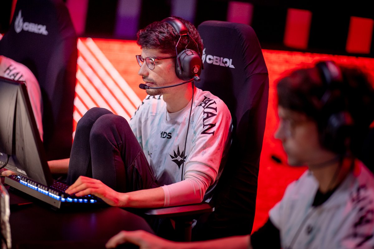 CBLOL tweet media