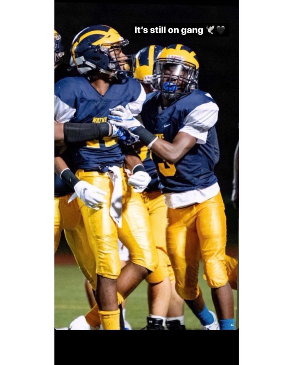 1malaysiaa's tweet photo. please pray for my brother @Johnny5Williams and ALL his friends🙏🏽I truly hate they’re going through this.. &amp; sending my condolences to sae family🙏🏽🤍 #ripsae #LLS 🕊 ….Alexa play: Rebels kick it 🕊🎵🖇 https://t.co/OURHLqxQc5