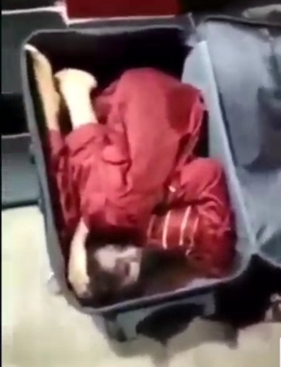 ByRakeshSimha's tweet photo. Mohammed Gulsher of Haridwar killed a Hindu girl Kajal and stuffed her body in a suitcase. He committed the crime in a hotel and was walking out when he was caught by alert guests. Like other secular girls, Kajal had said, "My Gulsher is different." Video below. 1/2 https://t.co/dNs8M1KGpK