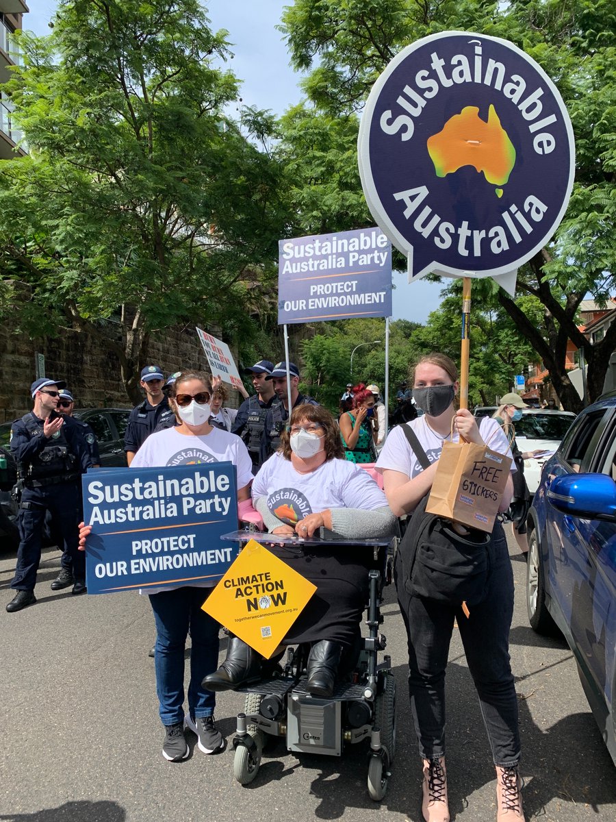 VoteSustainable's tweet image. SAP NSW Senate candidate Ellie Robertson (centre) with Cr Georgia Lamb (right) at #ClimateStrike in Kirribilli. #ss4c

Protect our environment
Stop overdevelopment
Stop corruption

🌏#RedefiningGrowth 🌳🐞🐨🐢🐬