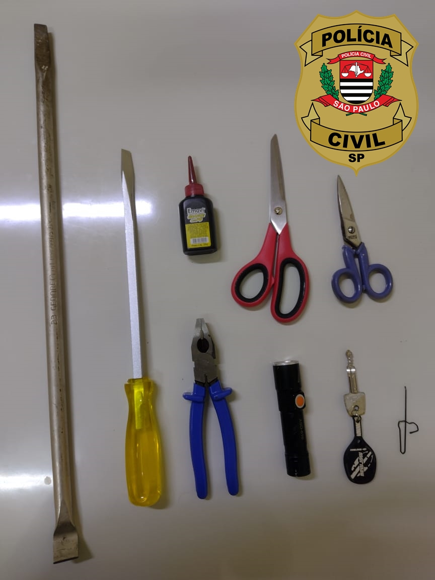 Policia_Civil's tweet photo. DIG de Avaré prende três suspeitos de integrar quadrilha especializada em furtos a residências
https://t.co/YM4lW9yvh8
#avare #sorocaba #deinter7 #policia #Policiainvestigativa #delegacia https://t.co/osyrxNSuVi