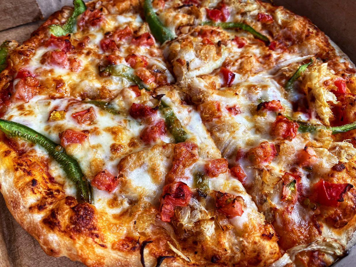 CBJourneys's tweet photo. #Pizza but #islandstyle. ๐๐
We told you about the #Saltfish Pizza from #PizzaBoys in #StKitts and here we are telling you about it again.
๐ฃ #CBJRecommends https://t.co/zjij8N6qGz