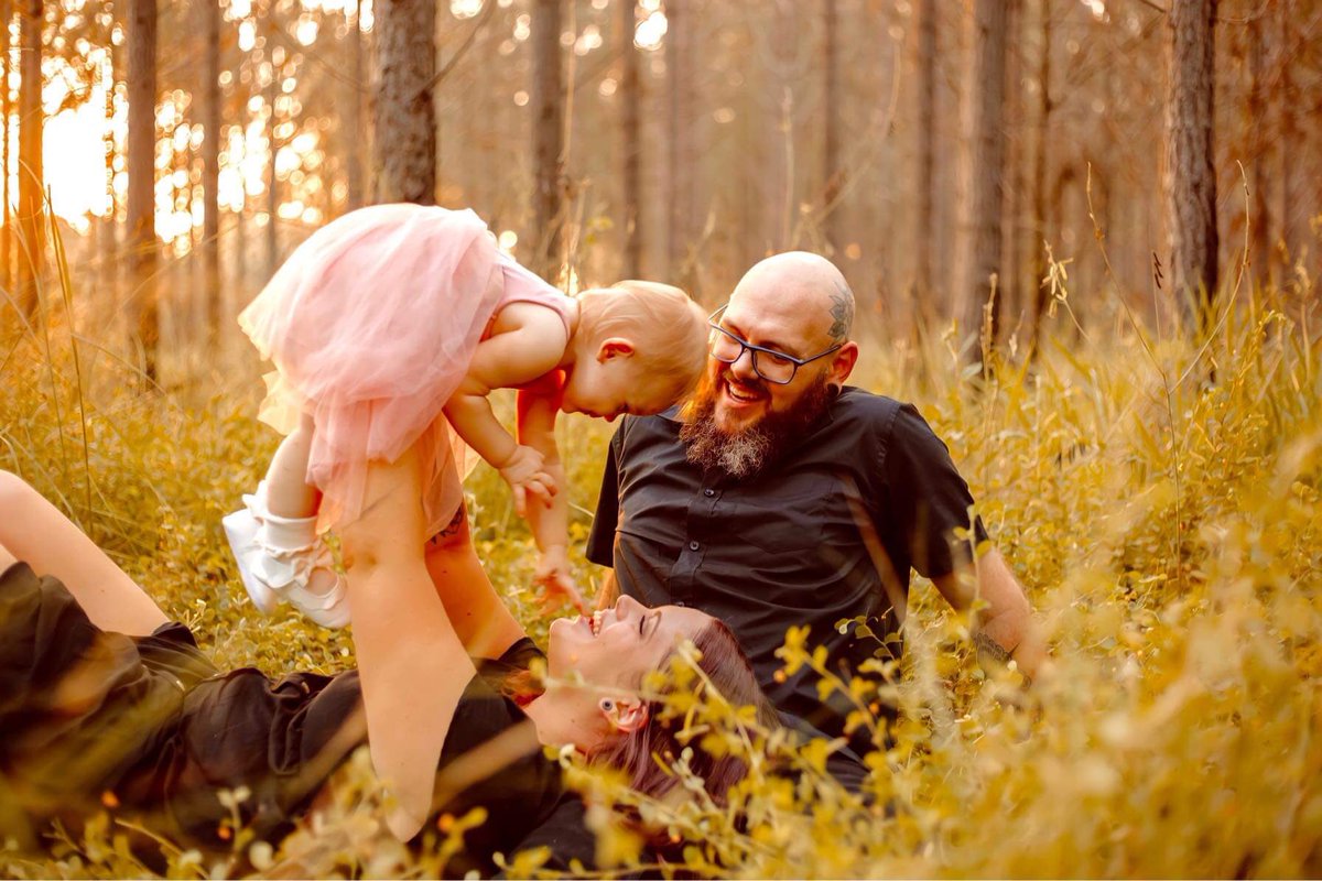 MrBradPrime's tweet photo. Sneak Peek 👀

We had a little photoshoot with the talented Knots Photography and the photos turned out so so beautiful 🙌❤️

#photography #family #love https://t.co/MFw35CWW2N