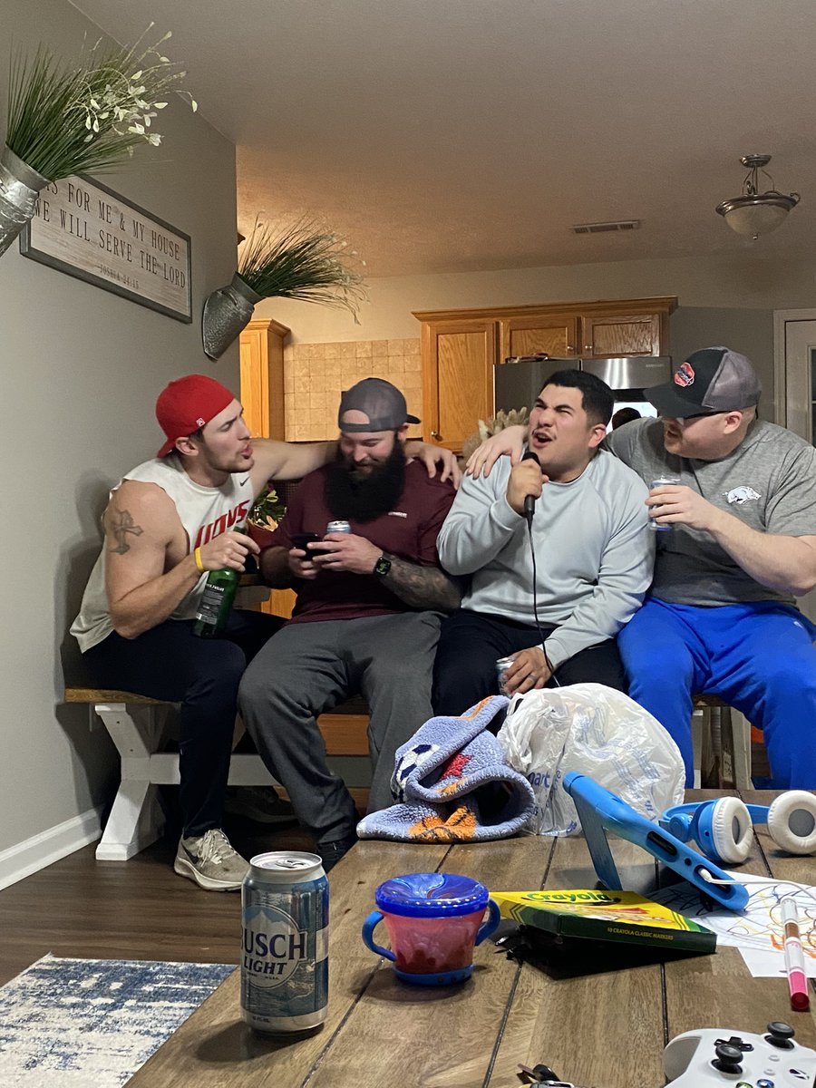 eve_castillo1's tweet photo. cleaning up my camera roll and stumbled across a real treasure. @jlove_80 @theparnell09 @vato_14 @TheNickColes 💙 https://t.co/3C1F4Oof3D