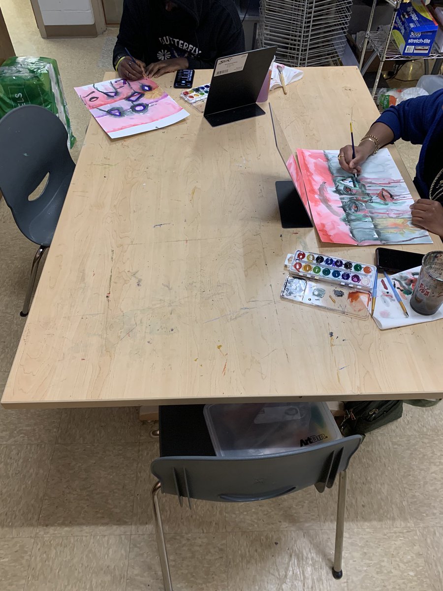 MMAVART's tweet photo. Clearing our creative minds before starting a new unit next week with some mindfulness painting @MilfordMillAcad https://t.co/36OgY8gJmj