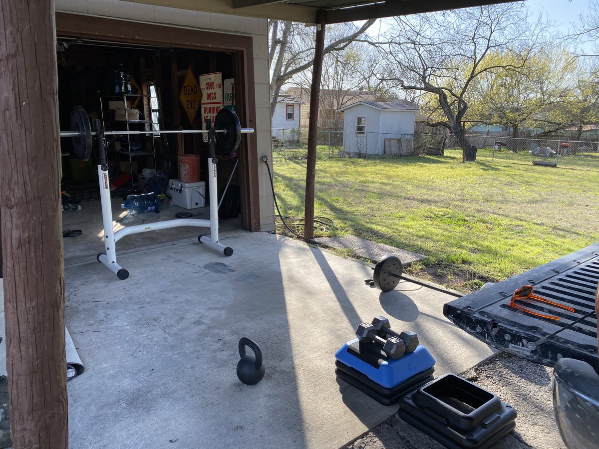 WrathofWall's tweet photo. So my mind isn’t in a good place. Trying to workout so it changes…. #negativemind #workout #weights #Weightlifting #weightraining https://t.co/0YJkzqH2i2