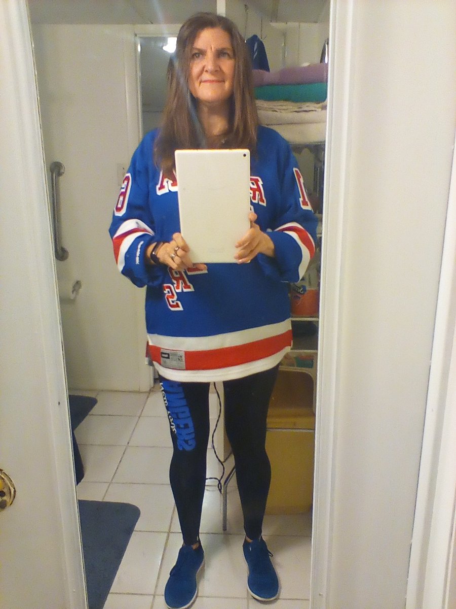 RangerSweetie29's tweet photo. Fan Friday At Work Today,Repping My @NYRangers #Nashty ❤🏒💙 https://t.co/ddpWIGd0U3
