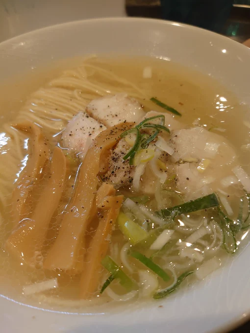 気になってた店に朝ラー行ってきた
結論をいうと寝ぼけたところに美味いラーメンを入れると脳が激しく叩き起きる 