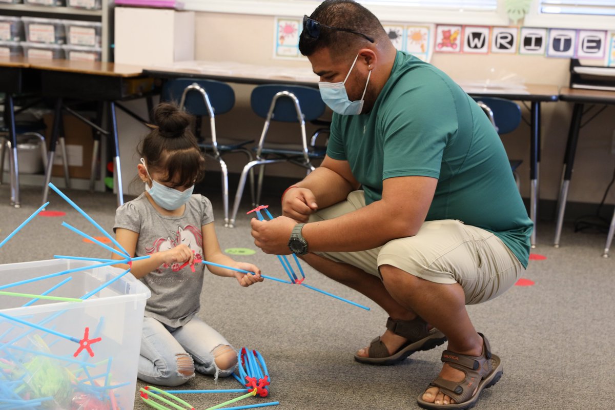 CeresUSD's tweet photo. Ozobots, Magformers, and Strawbees, oh my! Hidahl Huskies and their families had so much fun exploring all of the activities at Technology Night! #CeresLearns https://t.co/G9NH7cJ4Oy