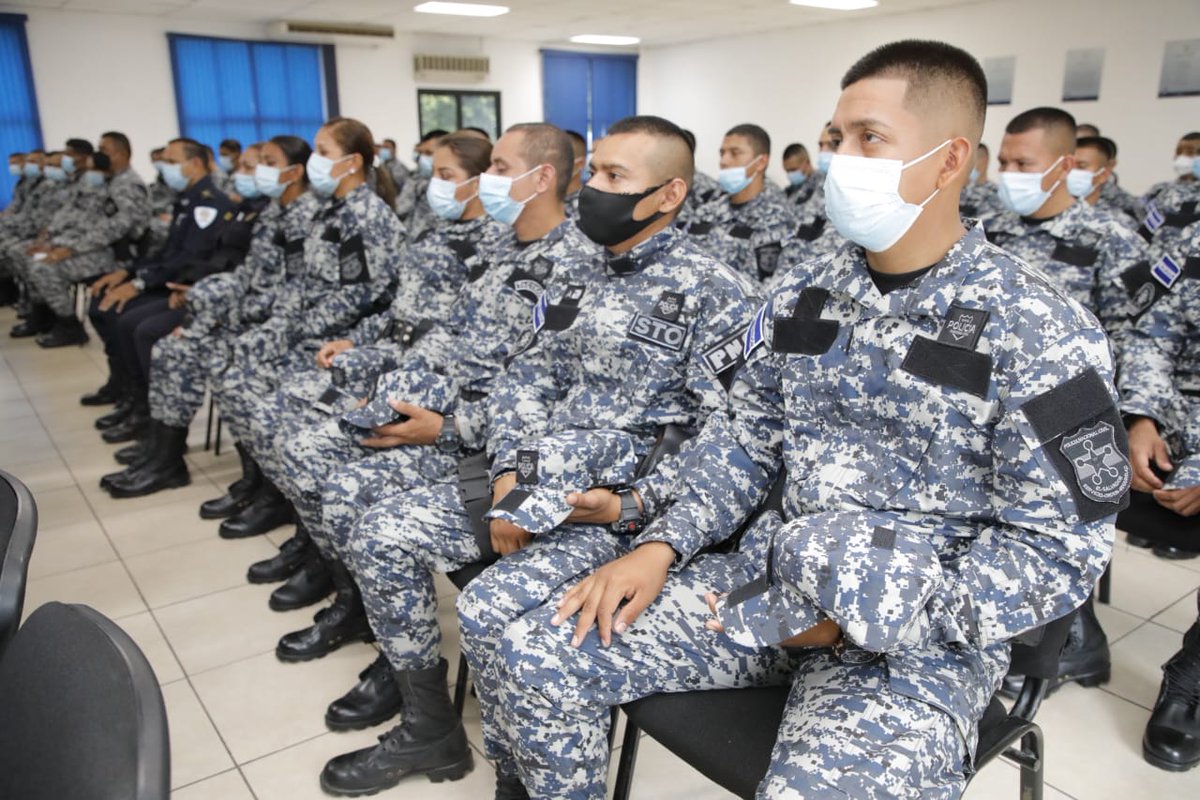 ANSPSV's tweet photo. 74 policías fueron capacitados en el Curso para Instructores sobre Uso Táctico de la Fuerza y Sobrevivencia Policial, impartido por instructores @ITTAonline, con el propósito de brindar herramientas de autodefensa a los miembros de la @PNCSV. https://t.co/yViFkfO6Qg