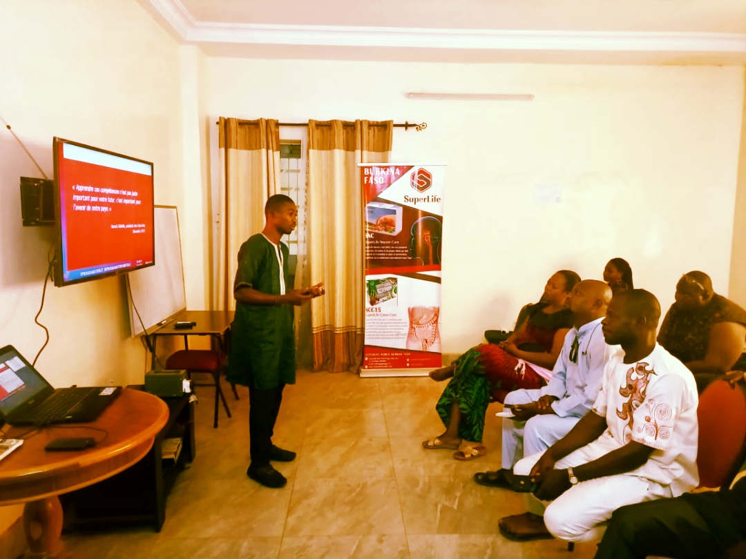OusmaneROAR's tweet photo. Merci beaucoup aux organisateurs pour la confiance renouvelée, après Bobo en juin 2021, j'ai été inviter pour animer une formation sur ce que j' aime et qui me passionne énormément : Le Marketing digital... https://t.co/cdacEzdCcb