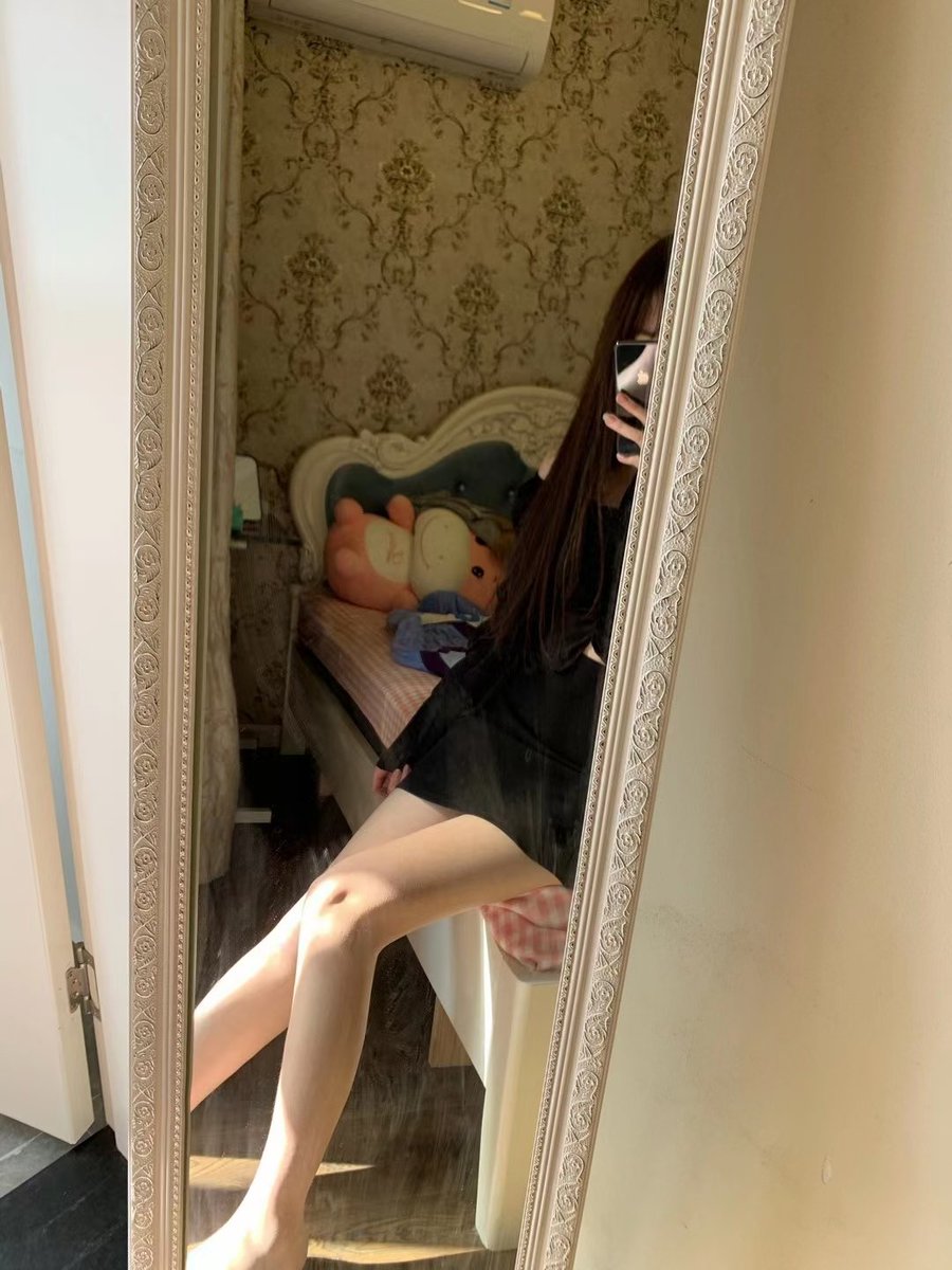 Czh99514's tweet photo. 又是饿肚子的一天，好想吃啊 https://t.co/ymUzky3dxs