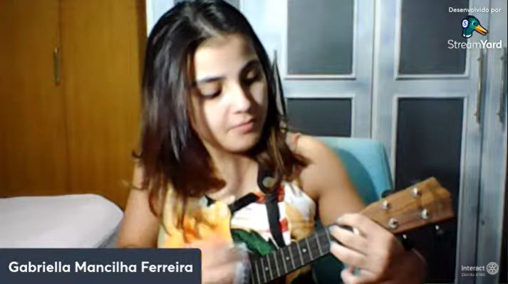 icpp4760's tweet photo. Agora quem está apresentando é a Gabriella! Que voz linda 😍 #LiveMusicaldoInteract 🌈 https://t.co/Z1wBqDzuUQ