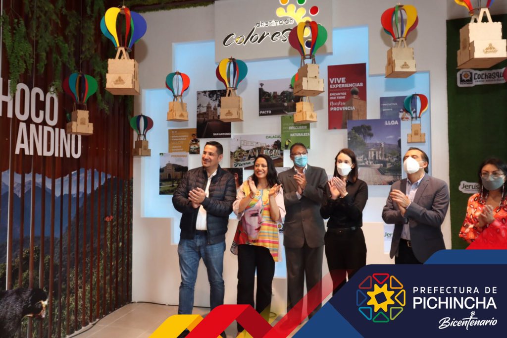 PichinchaGob's tweet photo. La inauguración estuvo a cargo de la prefecta @PaolaPabonC, el viceprefecto @AlexTonello5 y la gerente de asuntos corporativos de #DKManagement, Cristina Moshenek. Asistieron el gerente de @mitadmundo, Jorge Carrera, autoridades de @CongopeEcuador, @AeropuertoUIO y emprendedores. https://t.co/IMwTfI8mzi