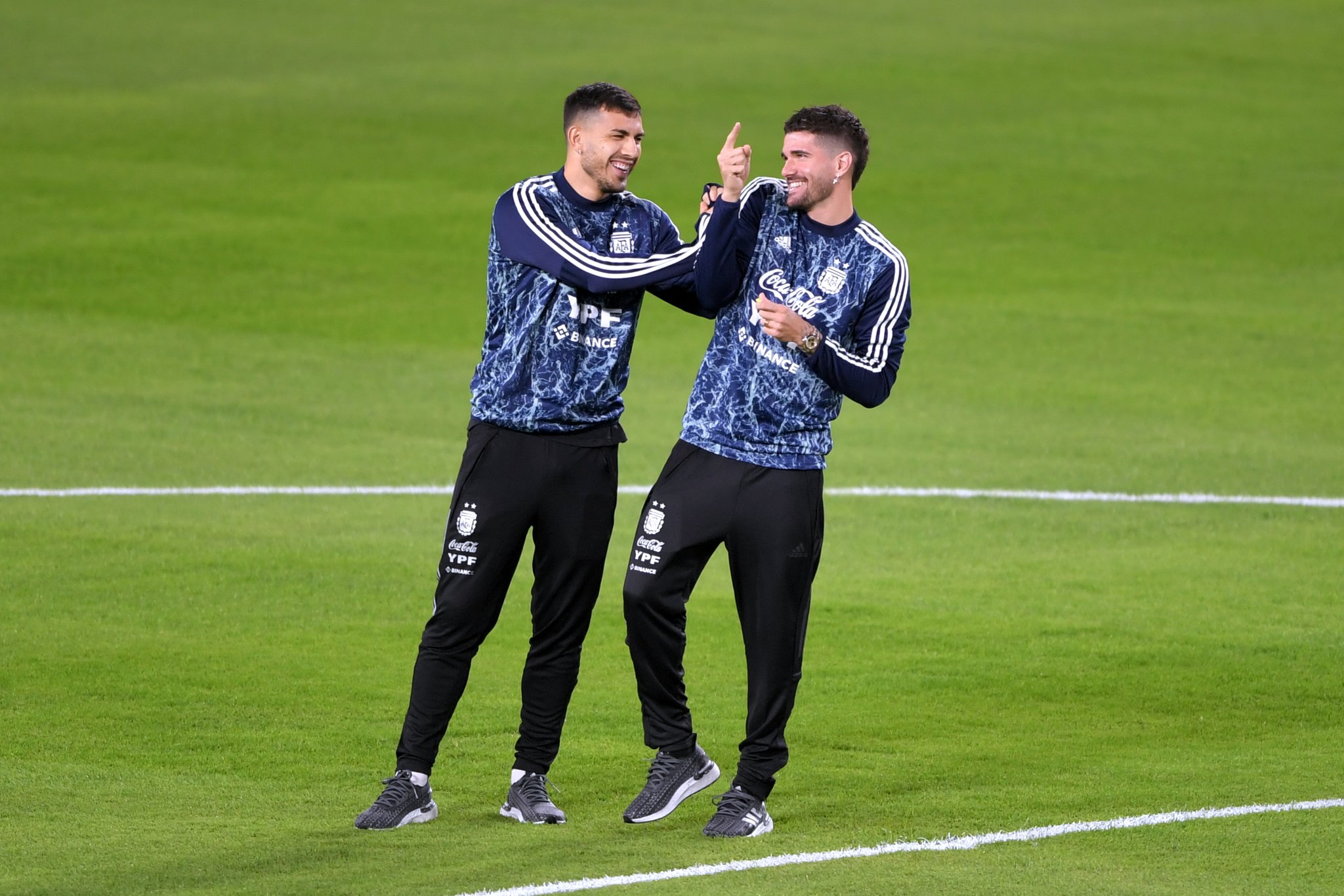 Roy Nemer az X-en: „Leandro Paredes and Rodrigo De Paul with Argentina at  La Bombonera. https://t.co/eV8slTDbDQ” / X