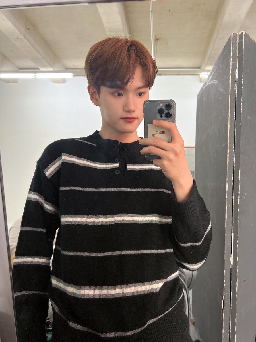 donghyuks_pics's tweet photo. donghyuk fancafe post 1/5 π
#λΈλν€ #BLANK2Y
#λ°λν #DONGHYUK
#PARKDONGHYUK
#Keystone_Entertainment https://t.co/XZp0punYxs
