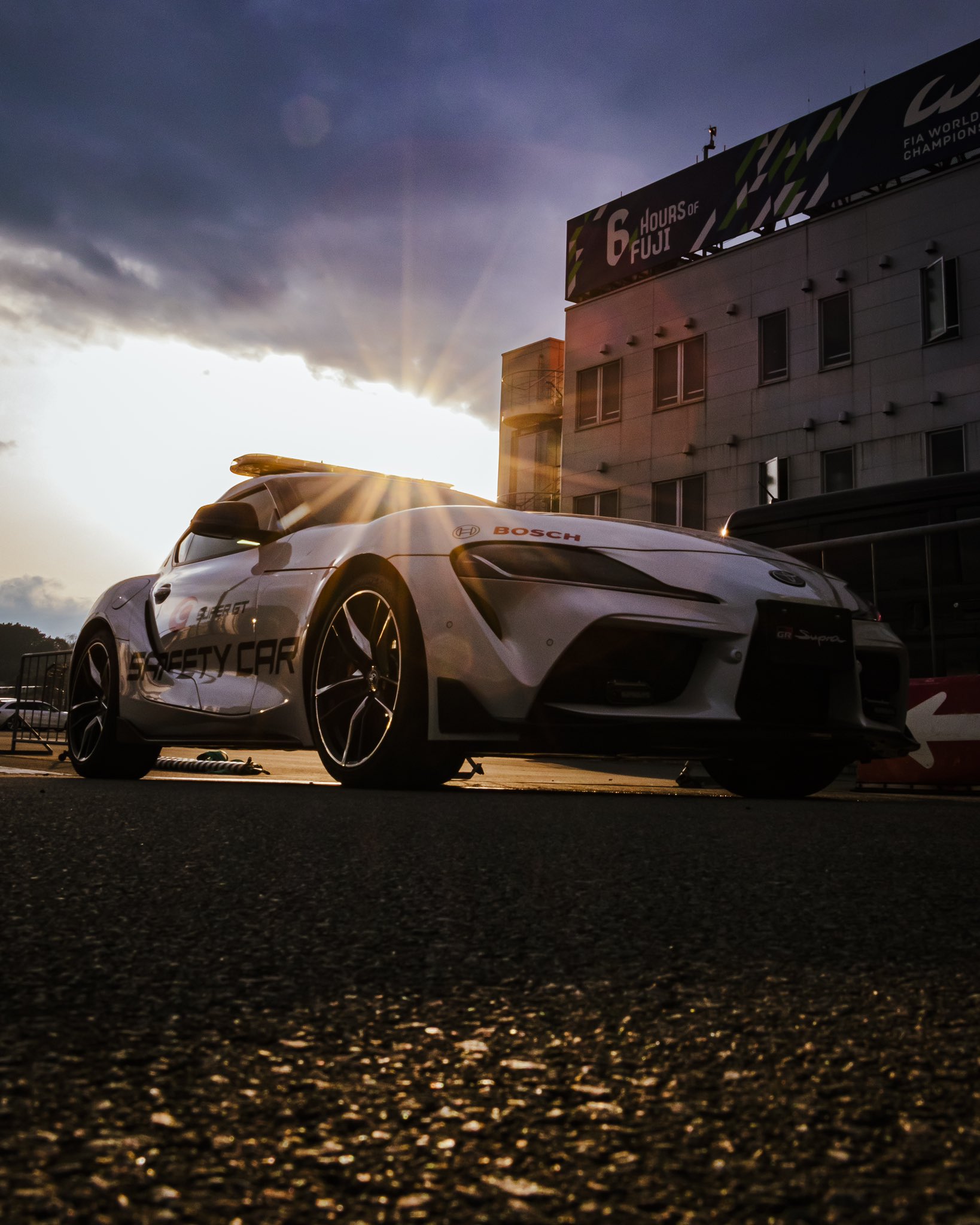 公式 Super Gt おはgt O 本日より Supergt 公式テスト 富士 走行が始まります まだ雨は降っていませんが 今日のコンディションはいかがでしょうか Instagramには カッコいいセーフティーカーの動画も上がってますので 是非チェックして