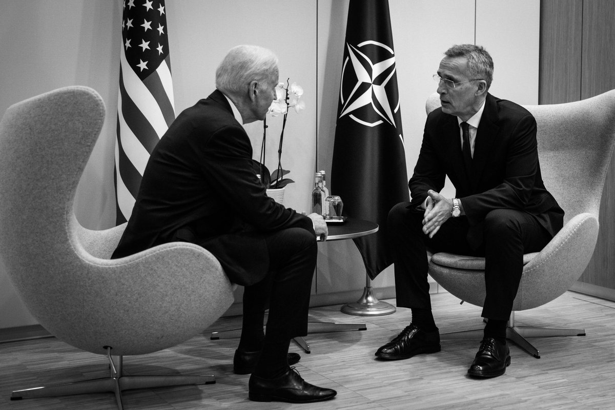 luntang's tweet photo. Yesterday #potus🇺🇸
Today #Norway🇳🇴 Tonight relaxing at home in #brussels🇧🇪 #ColdResponse #nato #photographyeveryday #danishdesign #danishfurniture #swanchair  #lovemyjob #photography #onemoreyear #congrats ⁦@jensstoltenberg⁩ ⁦@POTUS⁩ ⁦⁦@WhiteHouse⁩ https://t.co/gSJltDqcmv