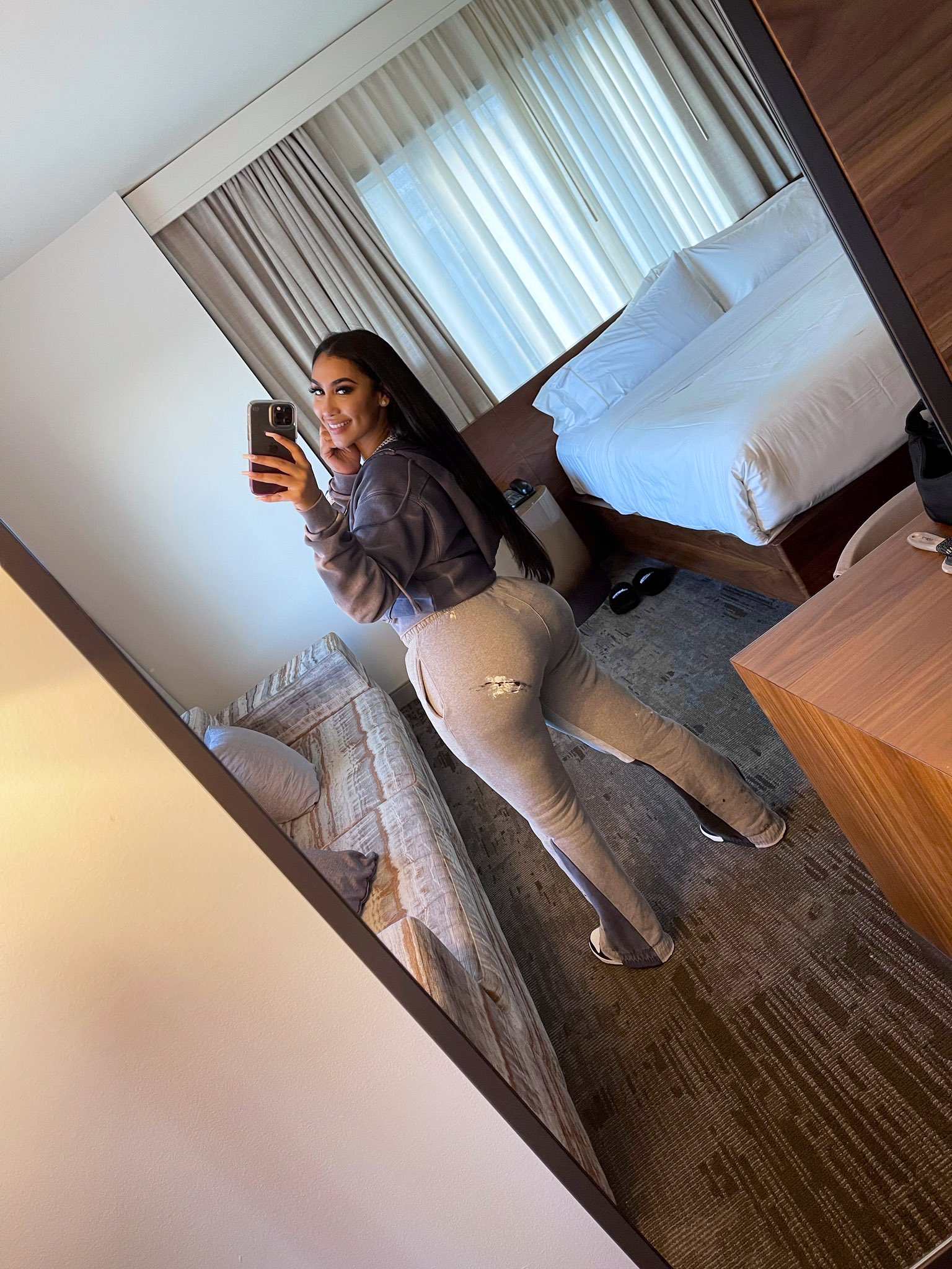 Queen Naija on Twitter: "Mirror pics 🤍 https://t.co/ezuHXkQpG1" / Twitter
