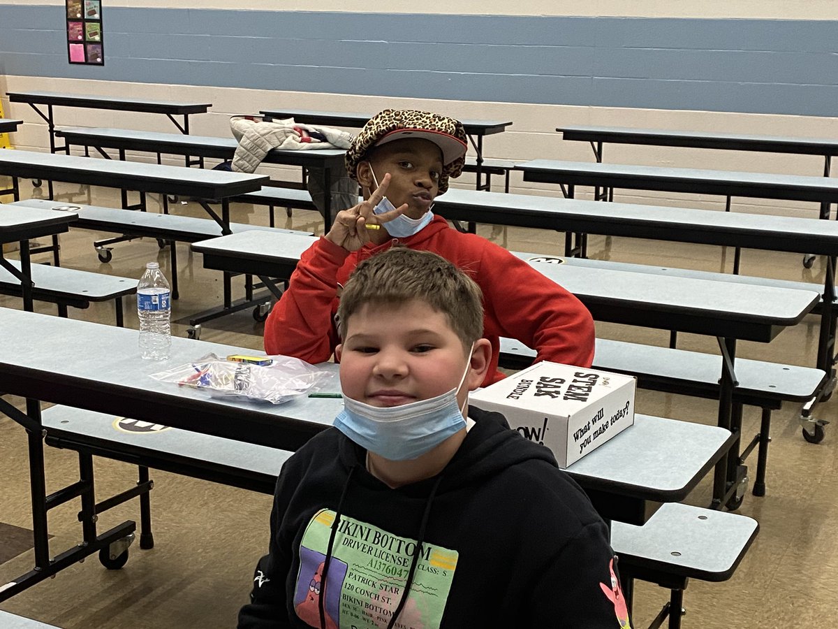 MesaMorlan's tweet photo. 21st Century at the J ! Oh Wow and Yoga evening ! Love seeing their smiles and trying new things!  #thejwcs @missprater_ @warrenschools @OHWOWKids @MerollaJill https://t.co/9WojK3VjO1