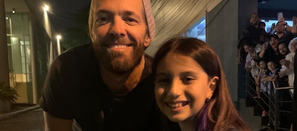 sonarfm's tweet photo. El comentado encuentro que Taylor Hawkins tuvo con fan de 9 años días antes de morir https://t.co/0lvvoX69WV https://t.co/q4UXNH78Nh