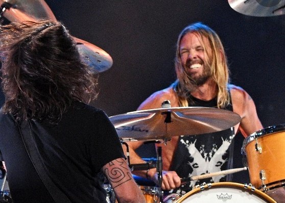 carlitosfranpy's tweet photo. ¡No puede ser! Falleció Taylor Hawkins de #FooFighthers 
#RIPTaylorHawkins https://t.co/3Fs2QHRlWa