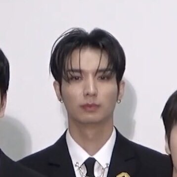 wooyuthinker's tweet photo. FAINTS https://t.co/59ZZNgfldm