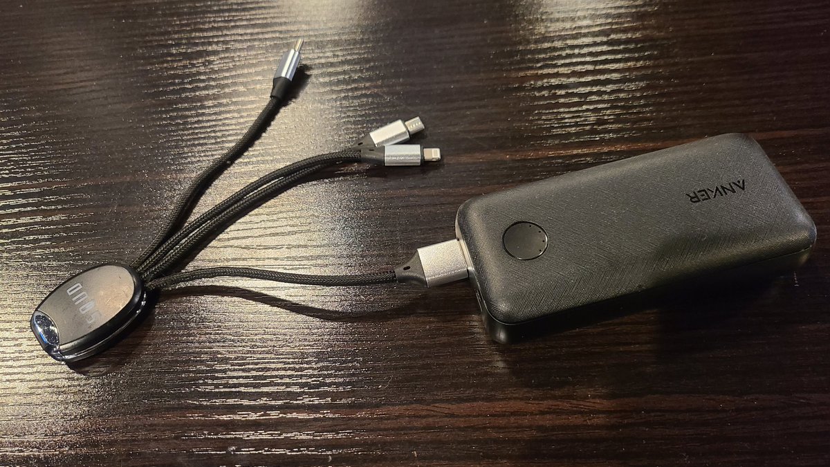 Ryo_86WB's tweet photo. 本日のSPARKサバでの忘れ物です❗
「モバイルバッテリー」
該当したらモエガミ氏まで❗(@HALO_of_JAPAN)
#SPARKサバ #SPARKSTT https://t.co/3pQ3UDapuW