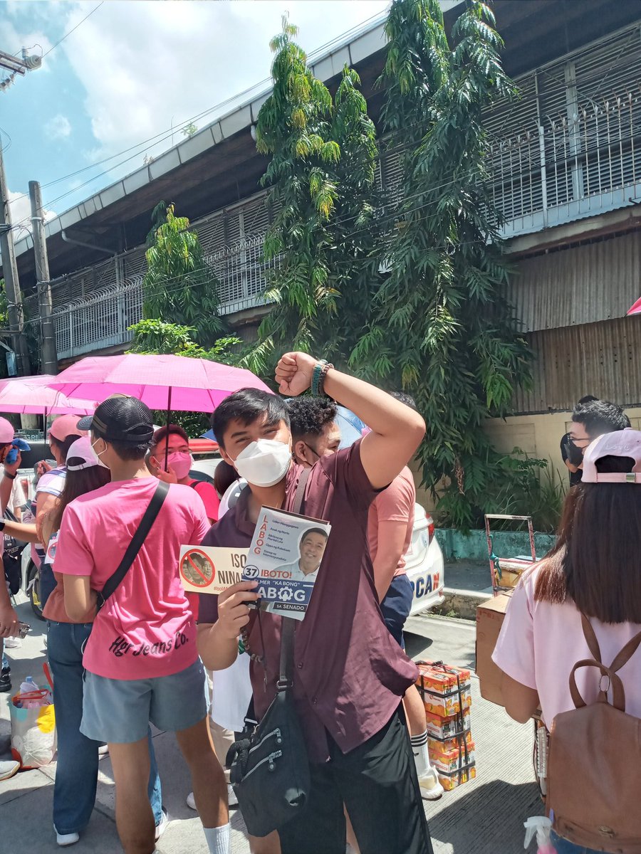 BL4Senator's tweet photo. Masisipag na volunteers at fresh na supporters kay Elmer "Ka Bong" Labog tayo! https://t.co/OCPJLLSQAY