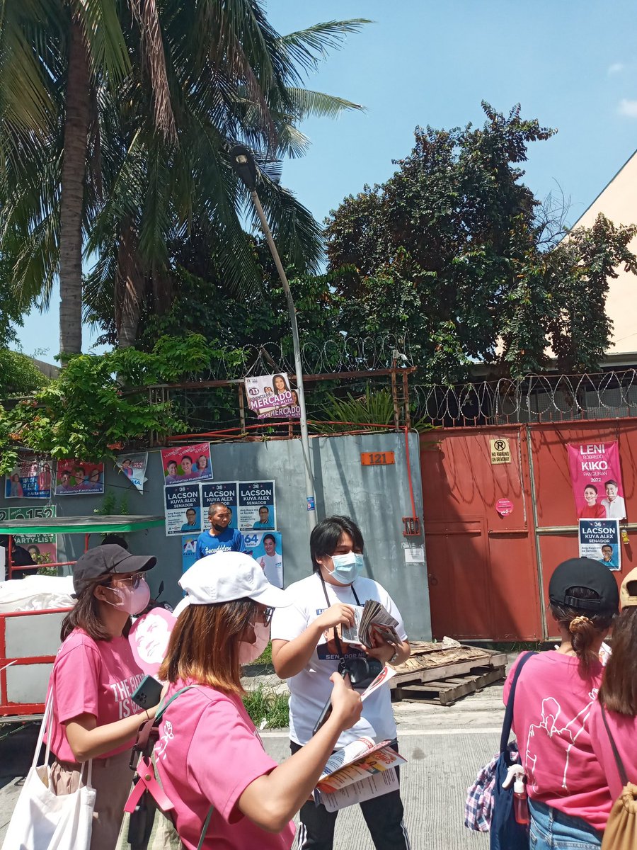 BL4Senator's tweet photo. Masisipag na volunteers at fresh na supporters kay Elmer "Ka Bong" Labog tayo! https://t.co/OCPJLLSQAY